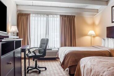 هتل Quality Inn Airport