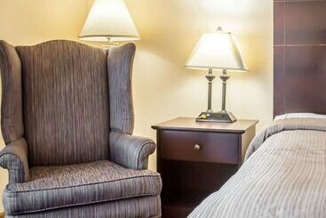 هتل Quality Inn Airport