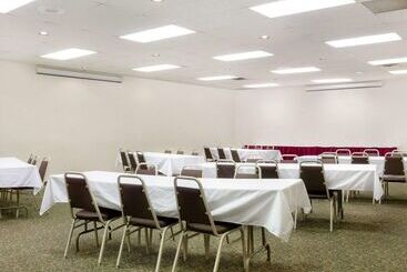 هتل Quality Inn Bismarck I 94