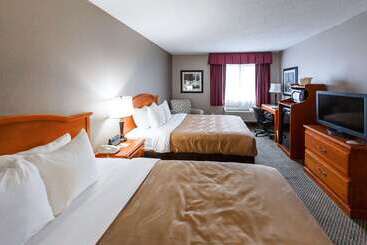 בית מלון כפרי Quality Inn Burlington Near Hwy 34