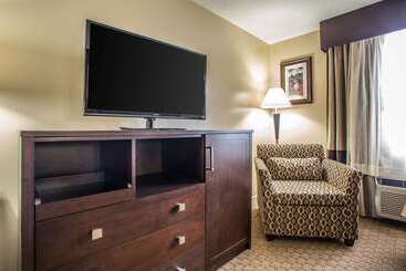 هتل Quality Inn O'Hare Airport