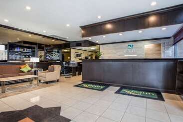 هتل Quality Inn O'Hare Airport