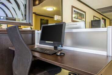 هتل Quality Inn O'Hare Airport