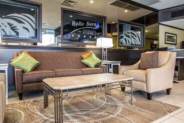 هتل Quality Inn O'Hare Airport