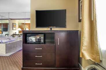 هتل Quality Inn O'Hare Airport