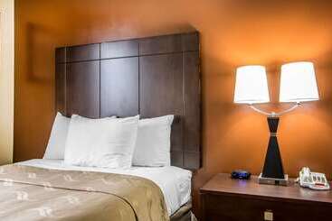 هتل Quality Inn O'Hare Airport