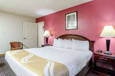 هتل Quality Inn South