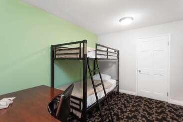 هتل Ramada By Wyndham Oceanside