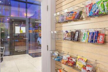 هتل Ramada By Wyndham Oceanside