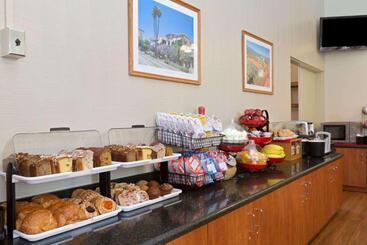 هتل Ramada By Wyndham Santa Barbara
