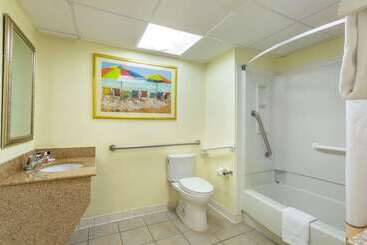 هتل Ramada Plaza By Wyndham Virginia Beach Oceanfront