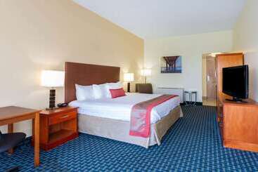 هتل Ramada Plaza By Wyndham Virginia Beach Oceanfront