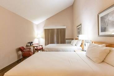 هتل Rivertree Inn & Suites