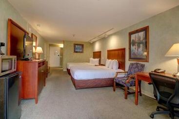 هتل Senator Inn & Spa