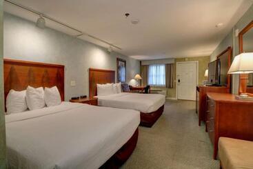 هتل Senator Inn & Spa