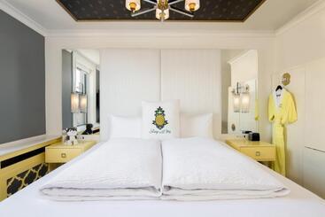 Staypineapple, A Delightful Hotel, South End