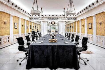 هتل The Blackstone, Autograph Collection