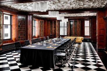 هتل The Blackstone, Autograph Collection