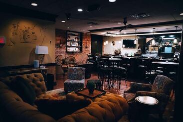 هتل The Historic Brookstown Inn, Trademark Collection By Wyndham