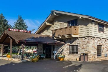 هتل The Inn At Tomichi Village