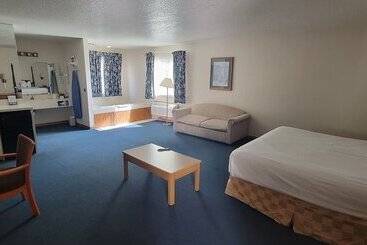 هتل Thunderbird Inn Of Mackinaw City