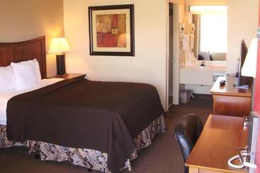 فندق Trade Winds Central Inn