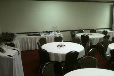 هتل Trade Winds Central Inn