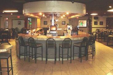 هتل Trade Winds Central Inn