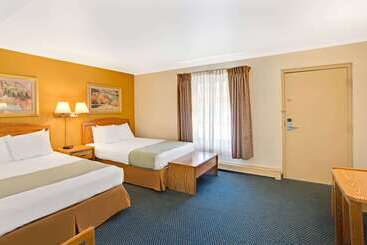 هتل Travelodge By Wyndham Rapid City