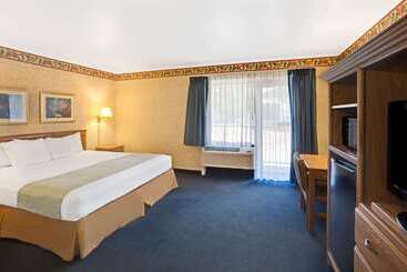 هتل Travelodge By Wyndham Rapid City