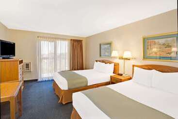 هتل Travelodge By Wyndham Rapid City