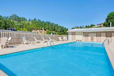 هتل Travelodge By Wyndham Rapid City