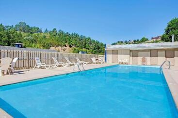 هتل Travelodge By Wyndham Rapid City