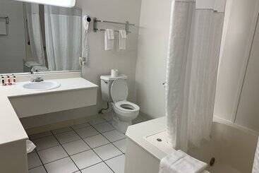 هتل Travelodge By Wyndham Rapid City