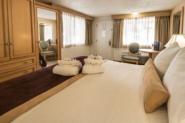 هتل Twin Peaks Lodge & Hot Springs