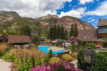 هتل Twin Peaks Lodge & Hot Springs