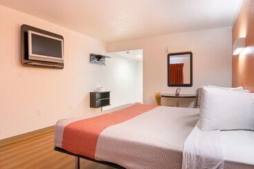 Motel 6 Tampa, Fl Fairgrounds