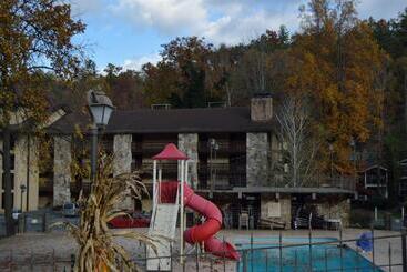 Resort Brookside Lodge