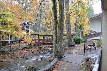 Resort Brookside Lodge