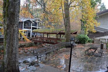 Resort Brookside Lodge