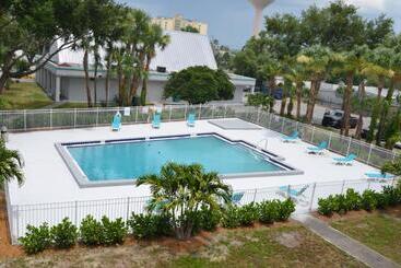 Altamonte Springs Hotel And Suites