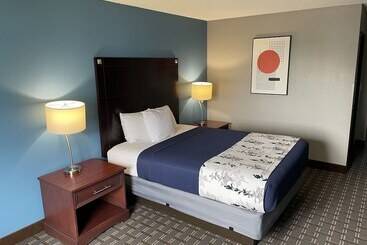هتل American Inn Cedar Rapids South