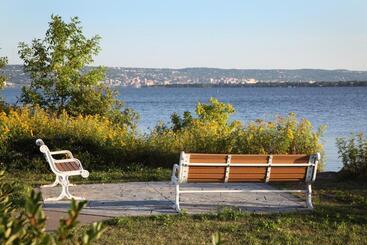 هتل Barkers Island Inn Resort & Conference Center