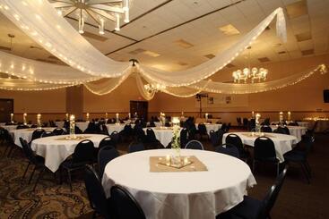 هتل Barkers Island Inn Resort & Conference Center