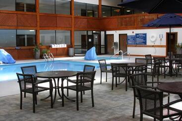 هتل Barkers Island Inn Resort & Conference Center