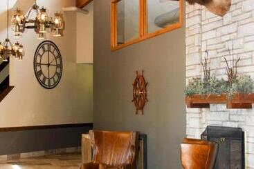 هتل Barkers Island Inn Resort & Conference Center
