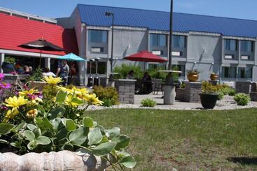 هتل Barkers Island Inn Resort & Conference Center
