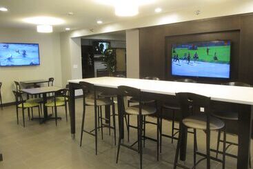 Отель Best Western Harvest Inn & Suites