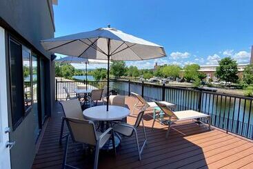 هتل Best Western Plus Landmark Inn