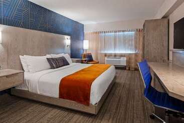 هتل Best Western Plus Landmark Inn